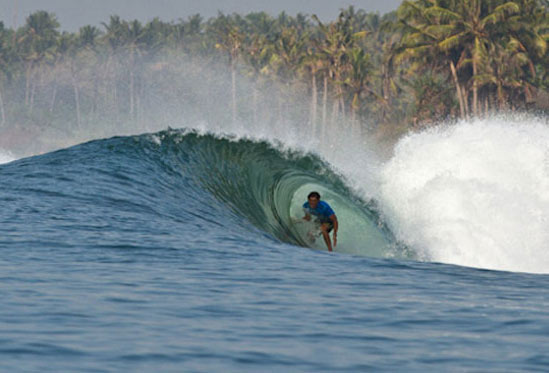 Surfing Keramas Bali