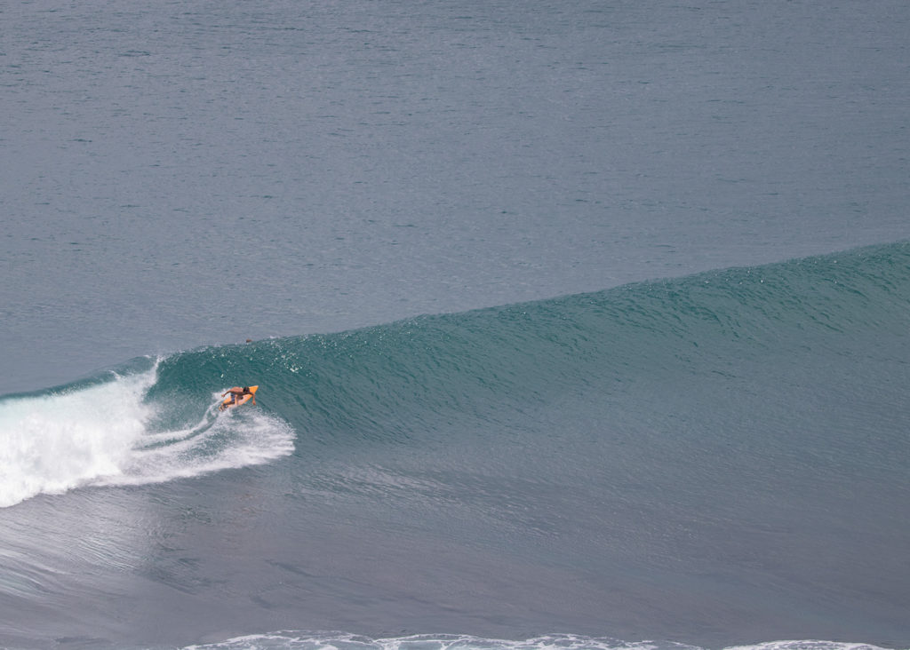 surfing uluwatu