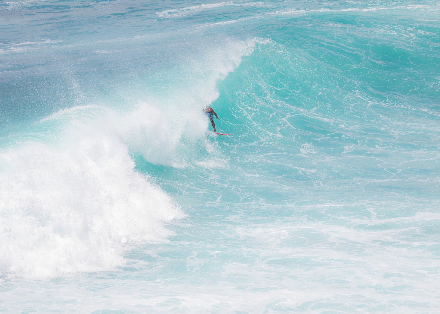 last swell at Uluwatu 🙏🏽🙌🏽 feels good to be standing in the green-room  again💯 more to come🔜 📸 @liquidbarrel