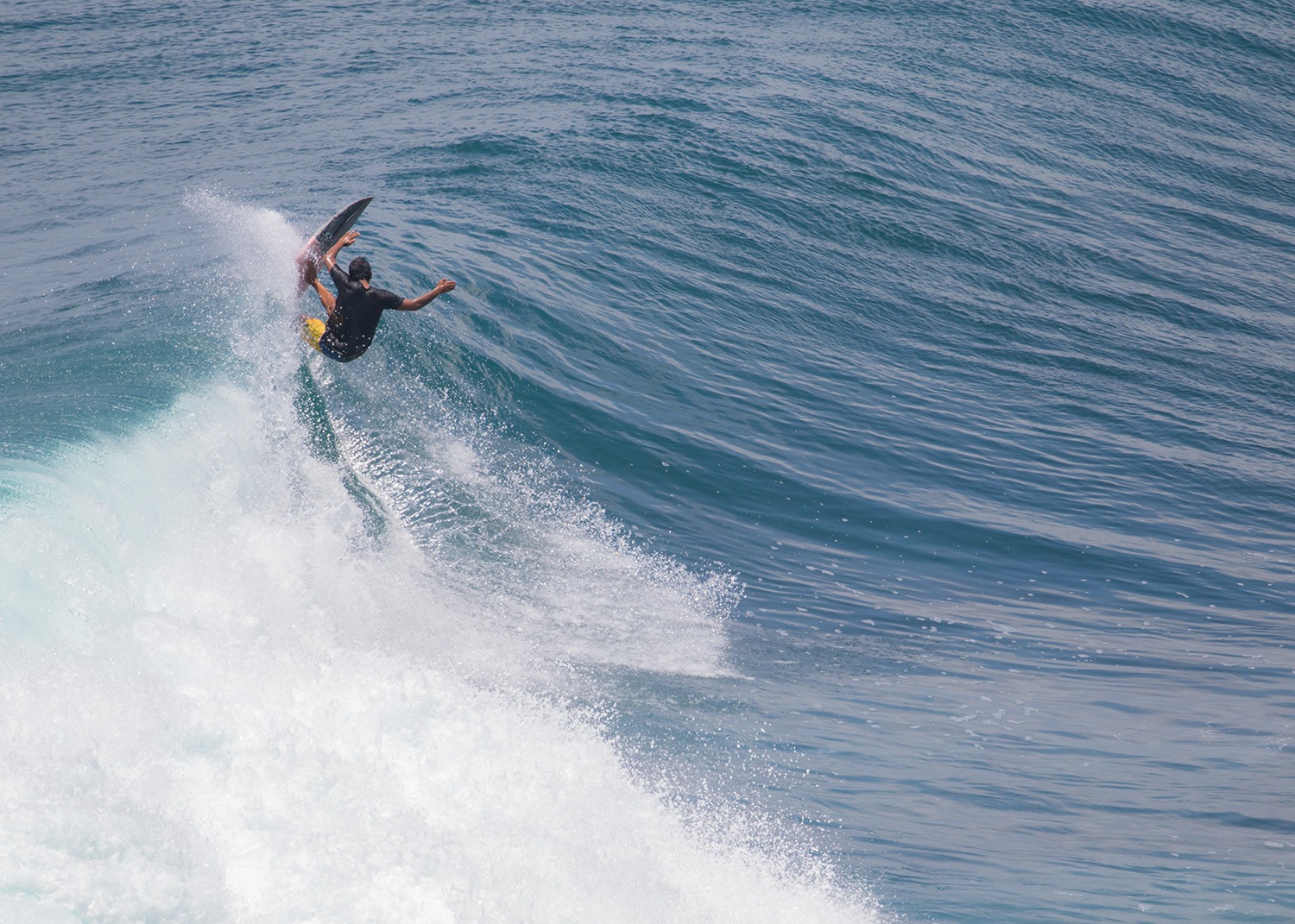 last swell at Uluwatu 🙏🏽🙌🏽 feels good to be standing in the green-room  again💯 more to come🔜 📸 @liquidbarrel