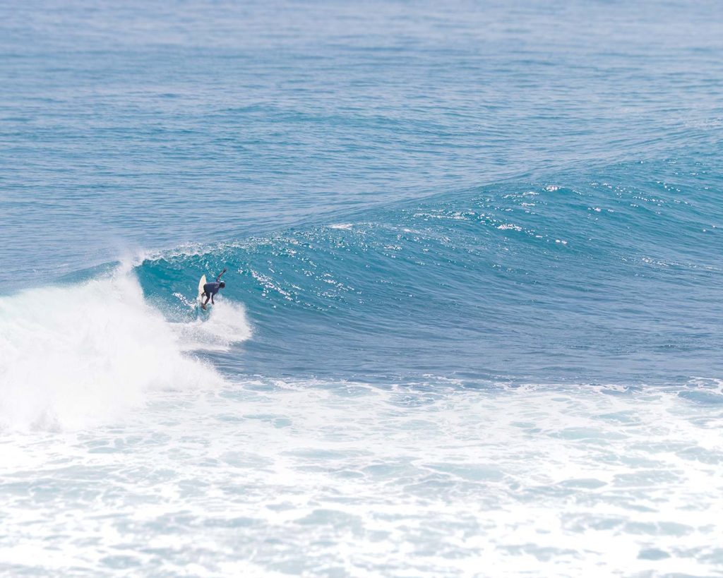 surfing uluwatu