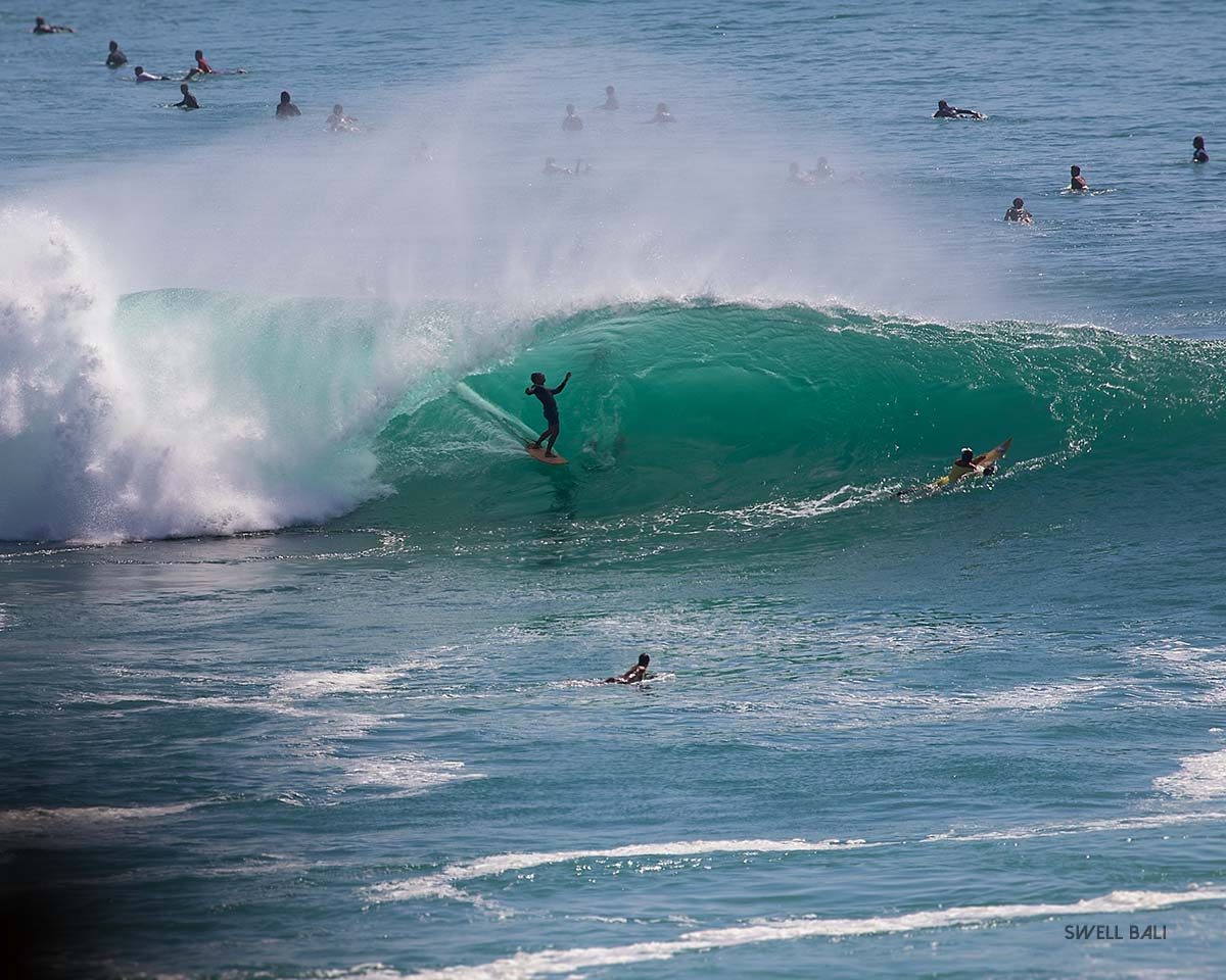 last swell at Uluwatu 🙏🏽🙌🏽 feels good to be standing in the green-room  again💯 more to come🔜 📸 @liquidbarrel